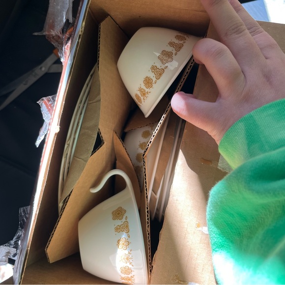 Corelle Butterfly Gold Dinner Set - Complete - Picture 2 of 7